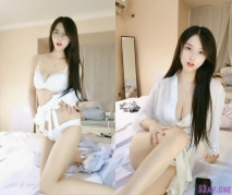 眼鏡女神【美妞上線】，神似夢中情人小龍女‘姑姑’，可以來我家約，美腿，鮮嫩小穴，手指扣逼揉奶，佳品！