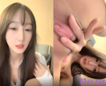 新鮮出爐，【泡泡咕】，人氣小仙女，明星臉軟萌可人，小舌頭舔瓶子好靈活，鮑魚粉的一塌糊塗，特寫看小洞洞