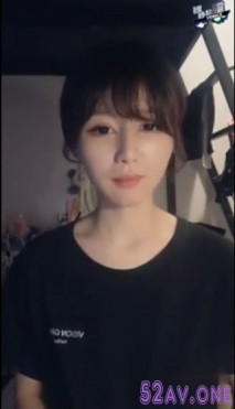 網紅直播脫衣露粉紅乳頭