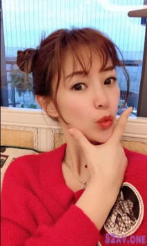 悶騷的汽車銷售御姐，下班回到家開音樂騷舞秀，揉奶摸陰蒂爽到嬌喘息息！