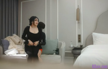 《開發探索》極品風騷網紅女 ，豐乳肥臀肉感身材 ，掰開小逼看看，翹起屁股後入式 ，搞得太猛妹子受不了