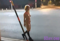 極限露出 別人笑我太瘋癲 我笑他人看不穿 瘋瘋癲癲又一天 能夠這樣玩的人應該不多了 沒帶口罩被一群人圍觀拍照