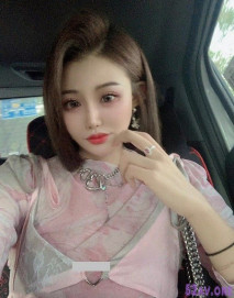 新疆克拉瑪依騷女，一對一大秀，臉奶逼同框，身高172 體重50kg 明年準備結婚的小少婦