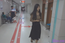 醫院女廁一路跟蹤尾隨偷拍 女神級的少婦