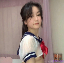 【私人定製】妹子在讀大二，露臉學生裝裸舞，陽台宿舍裸體自慰噴尿 14V合一！