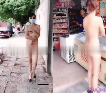 最新流出 ❤超大膽子哦 ❤紋身人妻白天竟全裸街頭行走購物引路人圍觀拍照 膽子確實不小 也不怕被抓起來