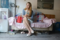 最牛視角站街女探花《素質嫖客》2W人氣去肏那大長腿按摩店老闆娘