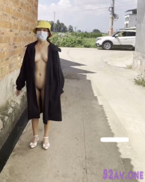 最新流出戶外露出淫妻大神▌菠蘿 ▌大馬路 鄉村 天橋 公車站 電梯放飛自我 偷偷露出相當緊張刺激