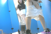 最新精選全鏡偷窺高顏值青春美眉噓噓 也是個急性子尿尿沒完就要擦逼逼走人