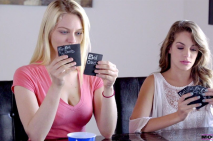 媽媽和三個女兒服務猛男大肉棒