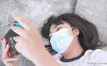 【極品女神-性愛流出】白虎美穴網紅『娜娜』你玩你遊戲 我操我的逼《玩掌機的女孩》射得一塌糊塗