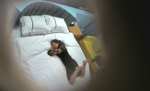 搞銷售的小夥與單位強勢女主管少婦開房偸情,大奶大屁股呻吟聲很大高潮尖叫“寶貝給我”連續肏2回無套