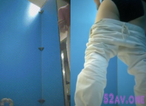 最新精選前鏡偷窺美少婦噓噓 褲子剛脫噴涌而出 這只蜜桃大白屁屁後推絕對超爽