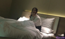 【真實約炮】美女聊天傾訴：‘我上一任，後入我很快就射了，不爽’，被男主幹爽補償了爽飛的激情！