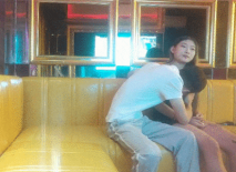 KTV包間，來回換了四五個小姐姐，燈紅酒綠，沙發激情交合，極致享受