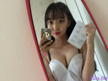 【高端資源】超級大眼睛清新小美女，舉牌露臉福利，粉嫩小穴，身材完美，堪稱完美的極品女孩！