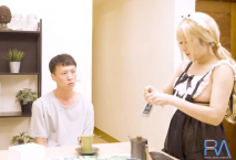 [華語AV] 記錄性感後媽伺候傻兒子的日常