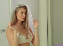 要結婚的女神級修長身材妹子捨不得前男友的大雞巴上門敘舊，極品屁股把肉棒挑逗的受不了猛力揉捏狠狠操