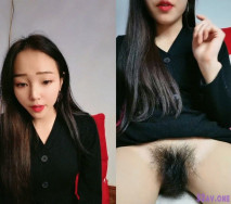 氣質小可愛的小妹妹，黑絲毛衣，首次掰開自己的秘密黑森林