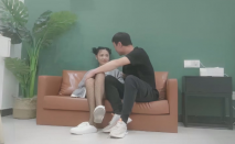 約操顏值最高的極品00後萌妹子，乖巧聽話，沙發啪啪，盡享青春胴體的美好