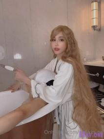 高顏值巨乳網紅模特兒，浴缸裡和男友一起互相搓澡，前乳貼著後背，勾起性欲，一番後入爽飛飛！