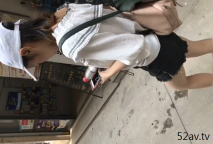 牛人冒充星探街上尾隨學院派妹子騙到住所穿上絲襪做愛