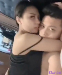 姐姐在家操弟弟 長的太像了！據說弟弟有輕微自閉症，難道是療效，這頻率小馬達突突的