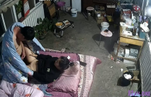 駭客破解家庭網絡監視器偷拍-最近天氣冷夫妻剛吃完晚飯就迫不及待上床過性生活了