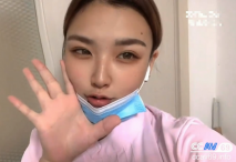 上夜班的巨乳護士小姐姐 醫院激情露出廁所尿尿回到宿舍洗澡自慰