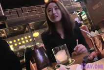 帥哥酒吧釣了個顏值超高的御姐，帶回酒店灌酒讓她喝多，妹子本就想要，喝醉趁機推倒，幹了一半發酒瘋，等她睡穩了繼續幹