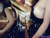 馬路邊操小女友，路過的摩托車都看到了，滴滴喇叭以示敬意！