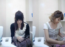 西餐廳美女如雲坐廁正面偸拍好多高氣質精緻漂亮美女方便,趕上幾位來大姨媽的人長得美就連動作都那麼迷人