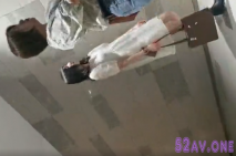 商場尾隨偷拍白紗裙馬丁靴大長腿麗人.紅嫩的小肉丘看著就想上