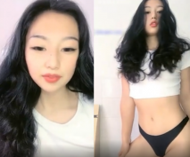 愛健身的肌肉美女,直播自慰秀,健美褲子上分泌的愛液讓你瘦不了