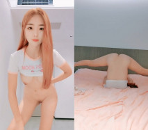 高顏值好身材性感美女，無毛騷穴大秀激情給狼友看精彩又刺激，近距離看逼逼特寫展示，還能玩一字馬不要錯過