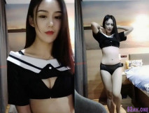 網紅臉氣質女神【小蘿莉】以為是綠播後來尺度大開，網友強烈呼籲：騷一下。全裸揉奶，跳蛋中指發騷插進奇癢的淫穴！