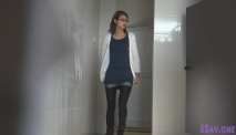 商場女廁偷拍大長腿美少婦 鮑魚還是粉嫩粉嫩的