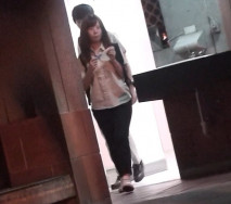 看到一對情侶偷偷進了廁所,就知道有好戲