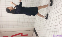 辦公樓蹲守JK制服大頭鞋女神主播 紅嫩的微毛穴不停收縮讓人心癢