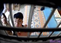 酒店偷拍新流出-白領情侶半夜開房和偷拍攝像頭近距離接觸也沒發現,幹完在床上吃宵夜