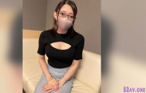 【個體攝影・媽媽的朋友NTR・大量配種・流出】嚴禁暴露身體！ 糟糕的流出視頻！ 被關係好的媽媽出賣了美BODY人妻…什麼都不知道在飯店只有兩個人…不行！ 哥哥…