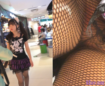 女僕裝網襪蘿莉妹子 竟然沒有穿內褲一路跟蹤偷拍她的小騷鮑