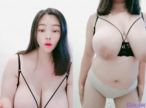 【神級巨乳】【椰汁西米露】，歷史上罕見超級巨乳的御姐，又白又粉嫩的奶奶，想怎麼吃就怎麼吃，甩奶666！