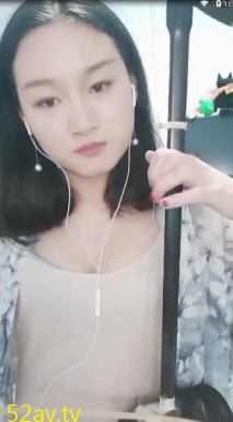 會彈二胡的妹子為了掙錢也開始直播脫衣摳逼自慰了，就喜歡這種才藝主播！