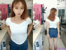 奶茶店小美女【CC妹妹】’啥叫光著屁股賣奶茶，哈哈，我這褲子人家應該看不見吧‘，廁所跳蛋自慰爽爽 ，突然有人 噓~