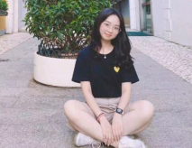 可愛的眼鏡女學生視頻流出