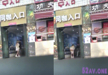 現在的女孩太任性 不要逼我 和男友一言不合就脫褲 我的乖乖 嚇的男友趕緊遮著小屁屁