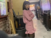 燒烤店偷拍-超極品黑絲短裙肥臀美女和男友鬧彆扭 尿完嘟著臉等男友!