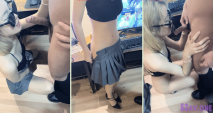 國產淫亂自拍，【網吧裡的性遊戲】，精神小妹上下皆粉，不打遊戲玩性交，蜂腰翹臀極品嫩穴，灌滿精液視覺衝擊力超強