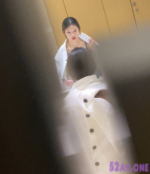 新流出偷拍兩位女神漂亮的小穴